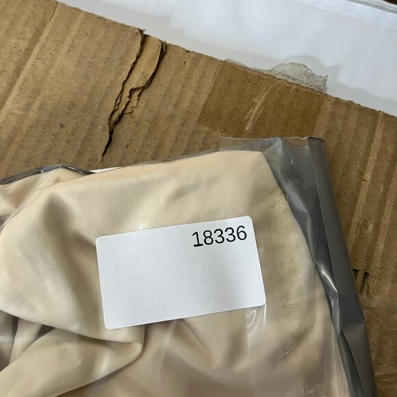 Nike Satin Shorts Mens Size XL Cream Red Swoosh Retro Lightweight Lined 90s - Picture 11 of 11